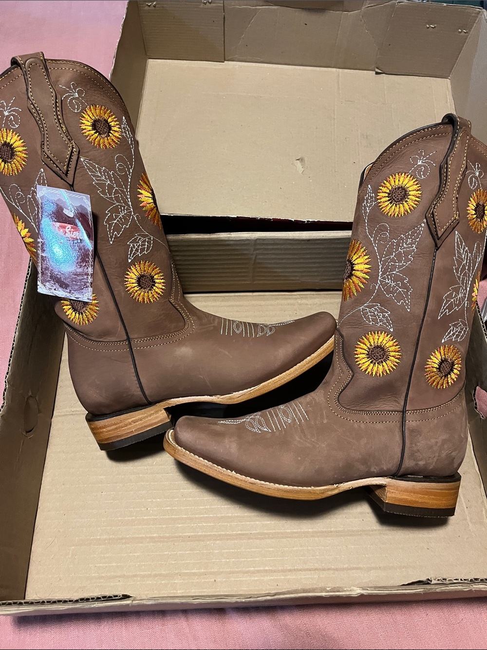 La sierra Brown Cowboy Boots with Sunflower Embroidery